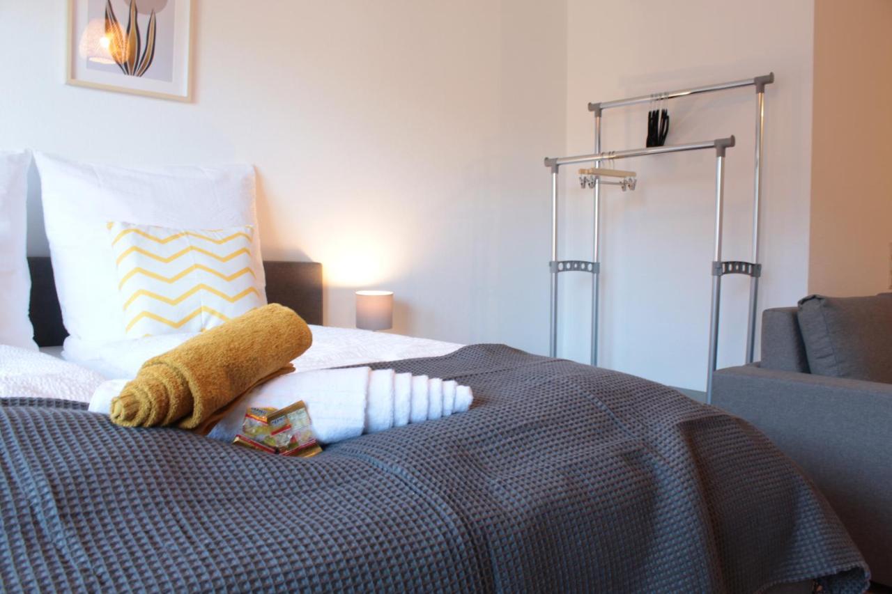 Zentral. Stylisch. Balkon & Parkplatz. Netflix Apartment Holzgerlingen Exterior foto